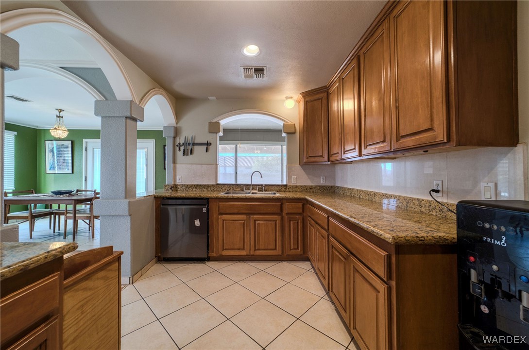 4063 Cavalry Road Fort Mohave, AZ 86426 - Photo 18 of 97 Kitchen
