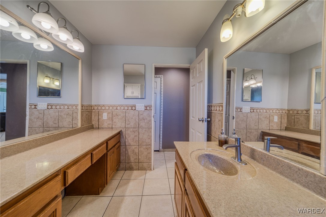 4063 Cavalry Road Fort Mohave, AZ 86426 - Photo 29 of 97 Bathroom