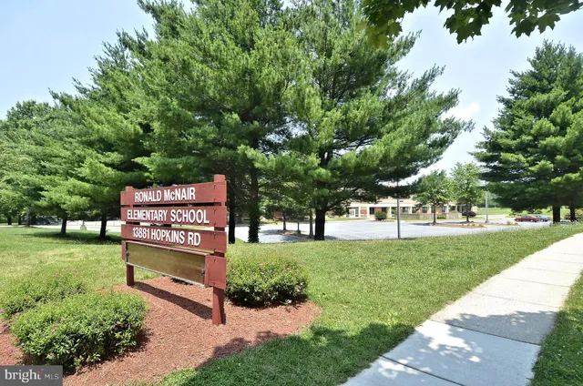 $2,800 | 8 Crusader Court, Germantown, MD 20874