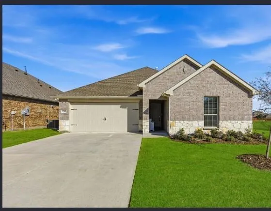 $335,000 | 830 Creekview Lane, Lavon, TX 75166