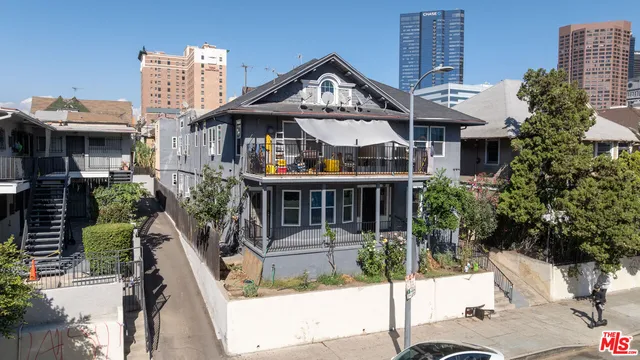 a front view of house with yard