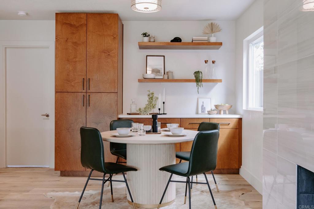 1027 San Abella Drive Encinitas, CA 92024 - Photo 10 of 27 a dining room with table and chair