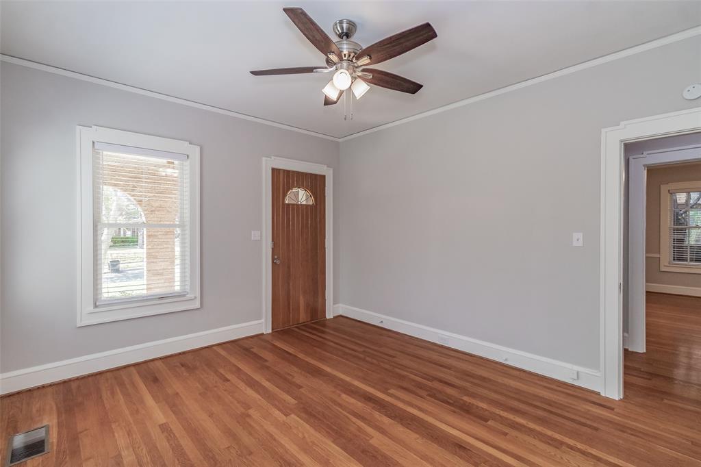 2311 Warner Road Fort Worth, TX 76110 - Photo 11 of 37
