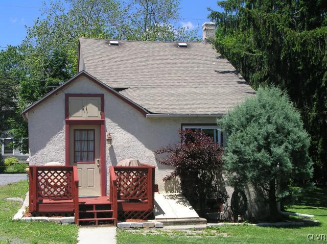 5810 Locust Valley Road Coopersburg, PA 18036 - Photo 17 of 23 front view of house with a yard