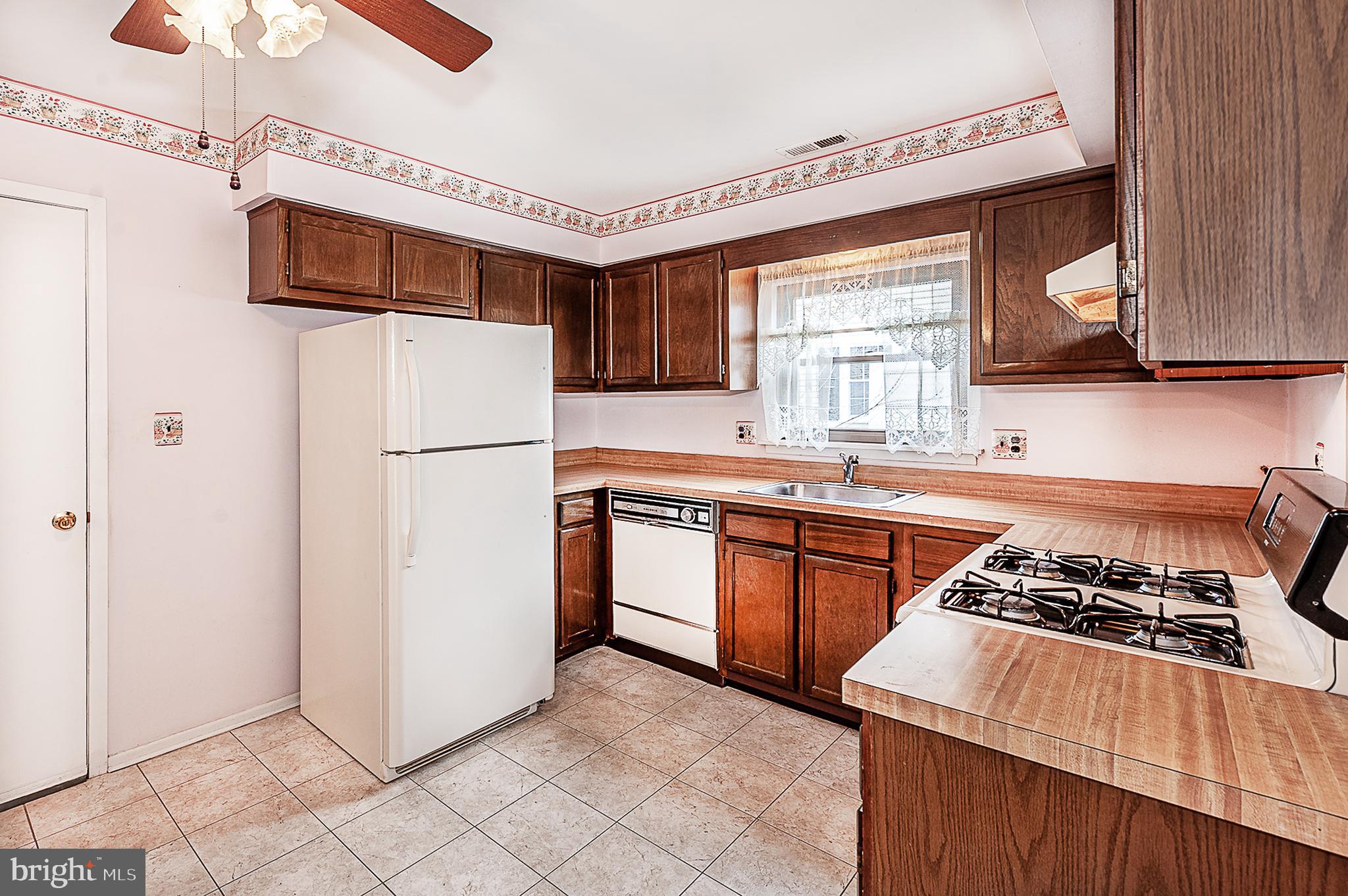 9 Intrepid Drive Sewell, NJ 08080 - Photo 8 of 20