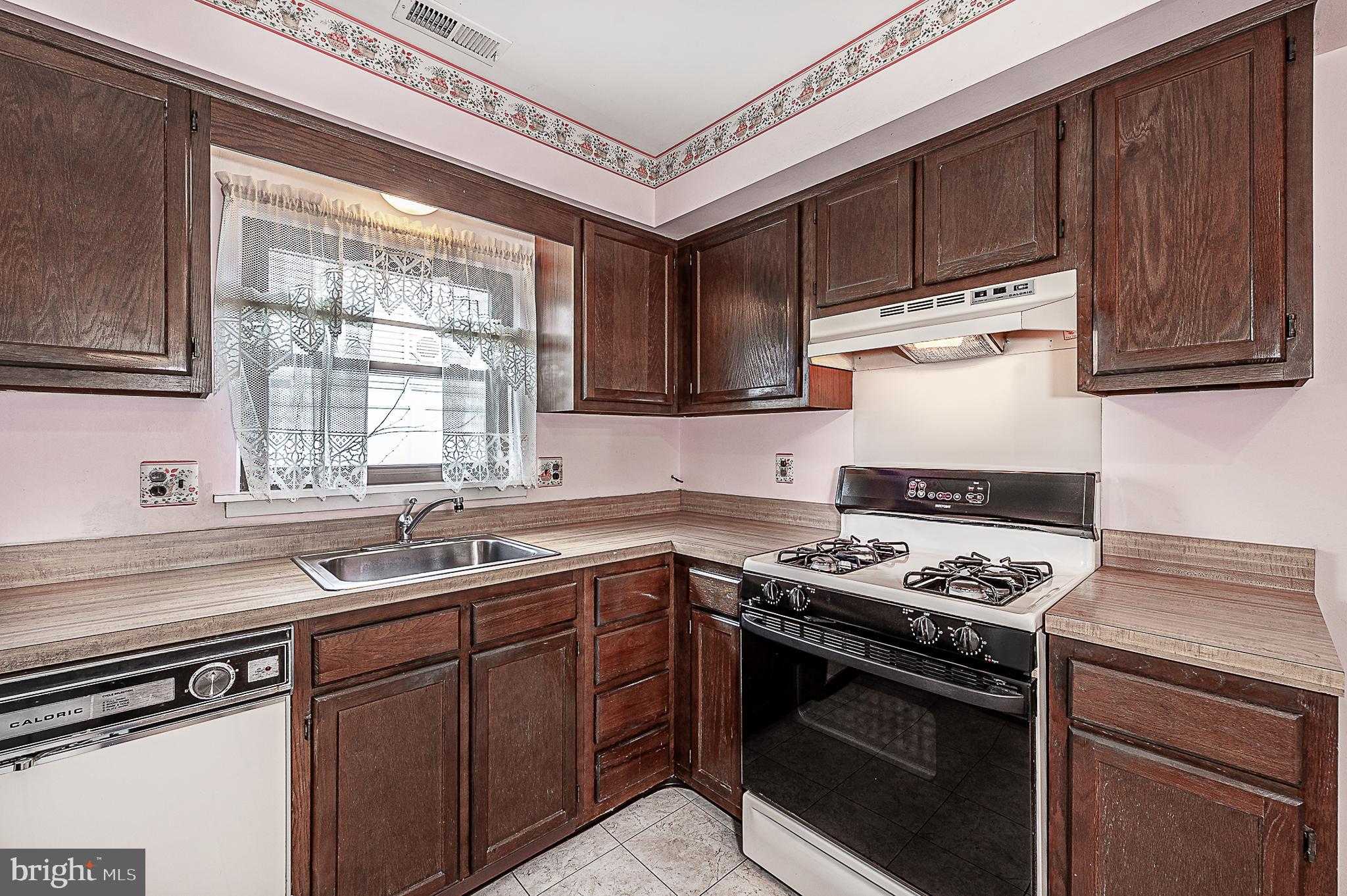 9 Intrepid Drive Sewell, NJ 08080 - Photo 9 of 20