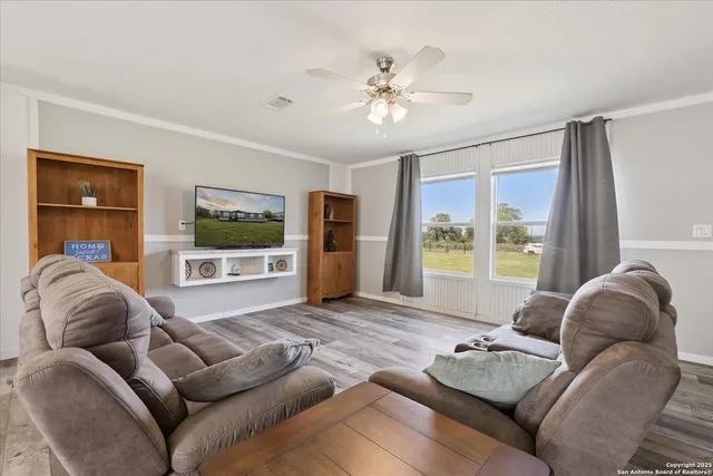 $392,000 | 385 Forest Oaks Drive, Somerset, TX 78069