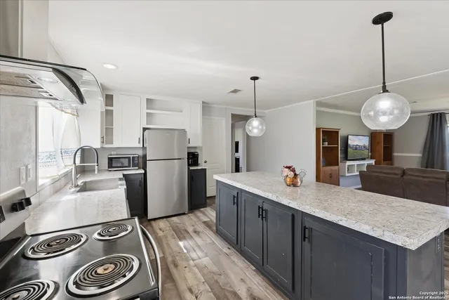 $392,000 | 385 Forest Oaks Drive, Somerset, TX 78069