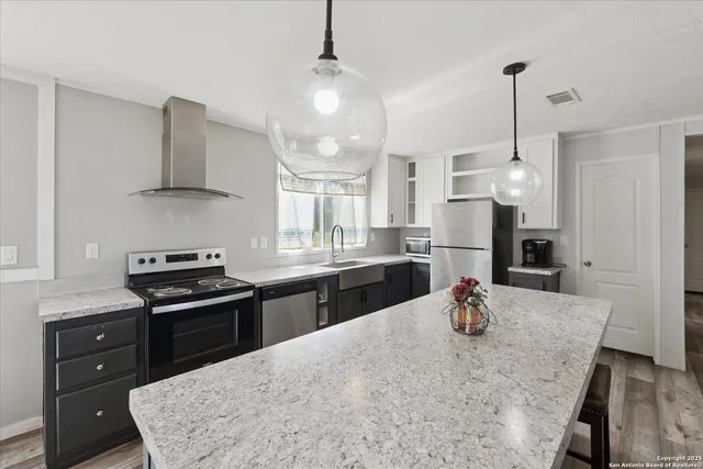 $392,000 | 385 Forest Oaks Drive, Somerset, TX 78069