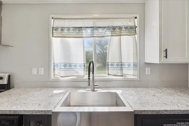 $392,000 | 385 Forest Oaks Drive, Somerset, TX 78069