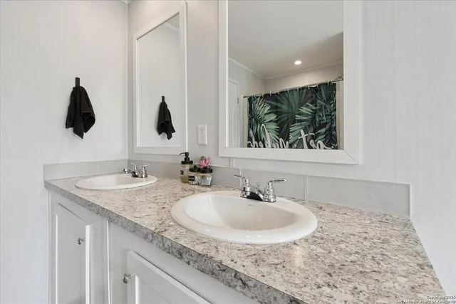 $392,000 | 385 Forest Oaks Drive, Somerset, TX 78069