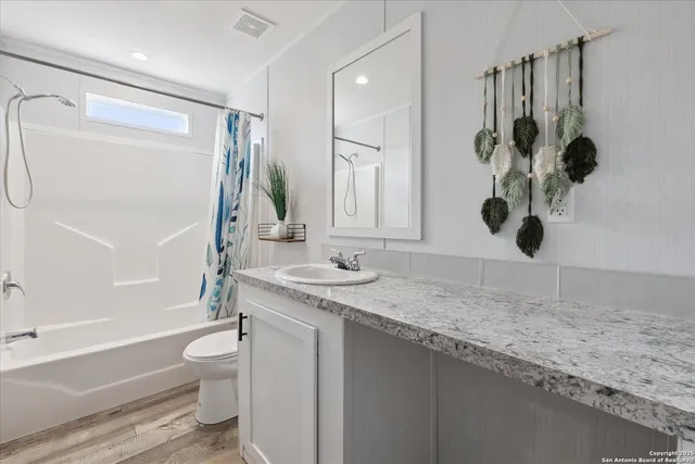 $392,000 | 385 Forest Oaks Drive, Somerset, TX 78069