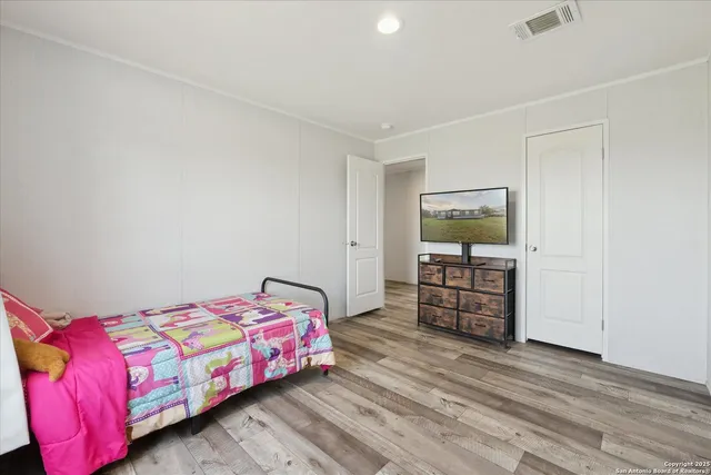 $392,000 | 385 Forest Oaks Drive, Somerset, TX 78069