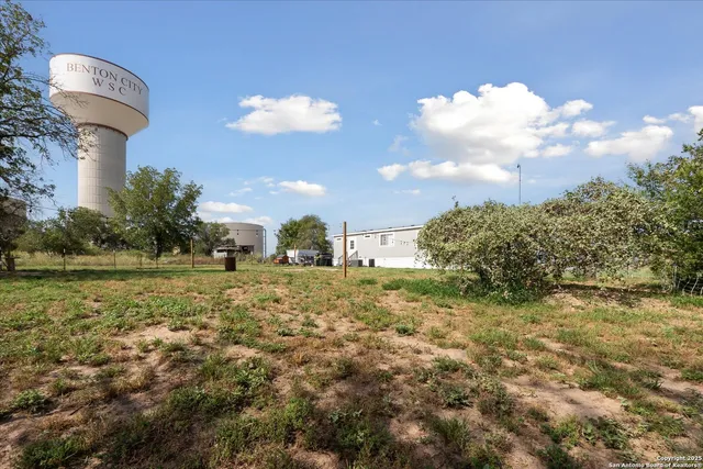 $392,000 | 385 Forest Oaks Drive, Somerset, TX 78069