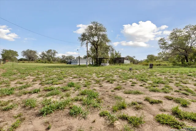 $392,000 | 385 Forest Oaks Drive, Somerset, TX 78069