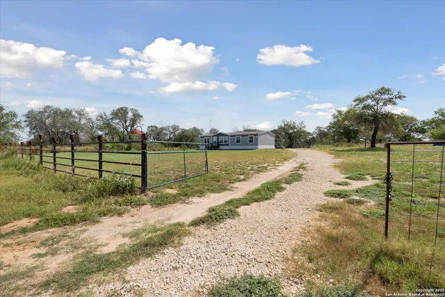 $392,000 | 385 Forest Oaks Drive, Somerset, TX 78069