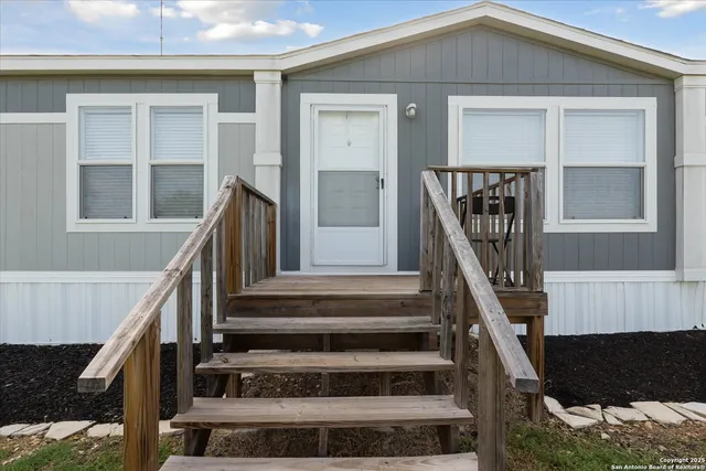 $392,000 | 385 Forest Oaks Drive, Somerset, TX 78069