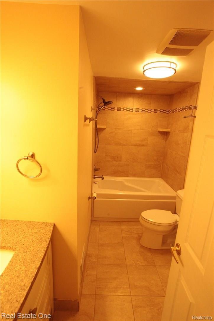 45018 Prestbury Road Canton, MI 48187 - Photo 16 of 47 IMG_744745018 Prestbury.JPG