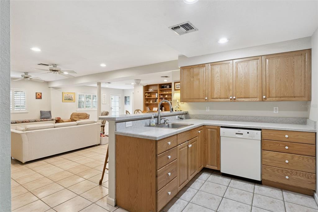 1008 East Ridgewood Street Orlando, FL 32801 - Photo 10 of 60