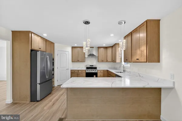 a view of empty room with wooden floor and ceiling fan