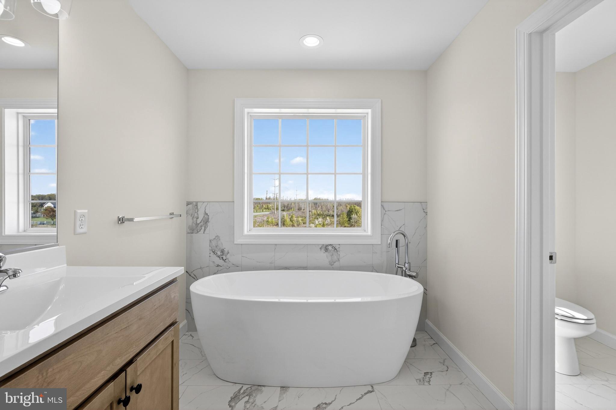 107 Nicholas Court New Castle, DE 19720 - Photo 36 of 69 a bathroom with a bathtub and sink