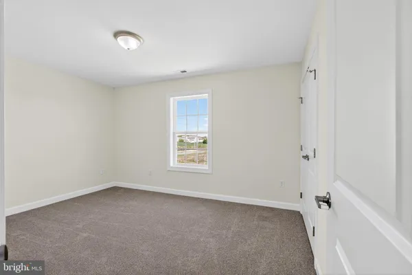 a big room with yard and front view of a house