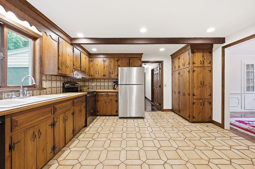17 Olde Coach Road Westborough, MA 01581 - Photo 13 of 36