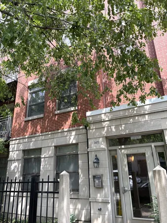 $2,800 | 1431 South Halsted Street, Unit 3A, Chicago, IL 60607