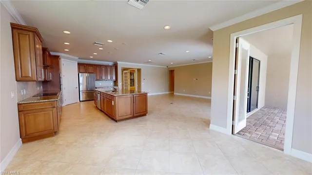 a view of empty room with window