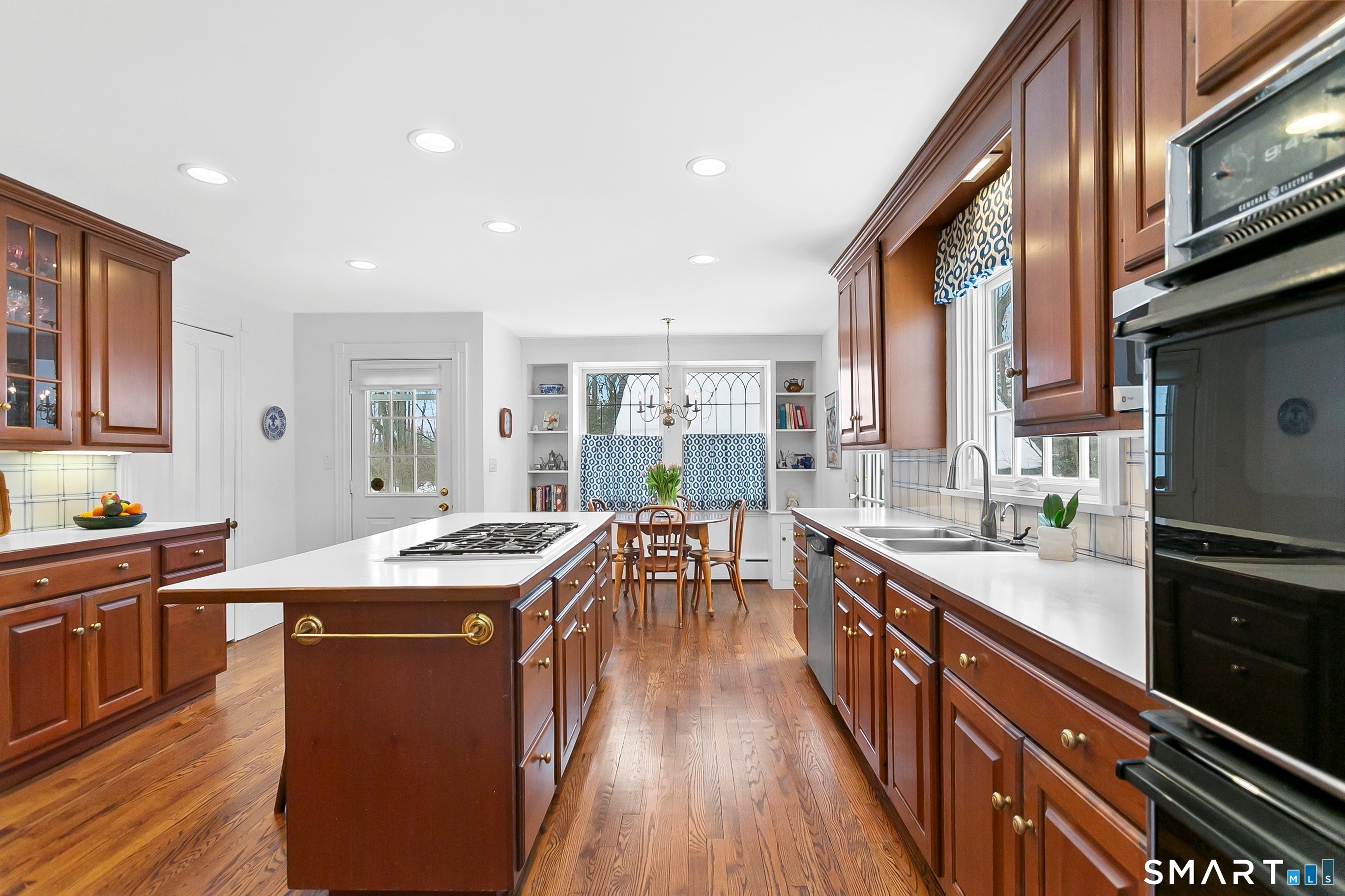 3674 Congress Street Fairfield, CT 06824 - Photo 19 of 33