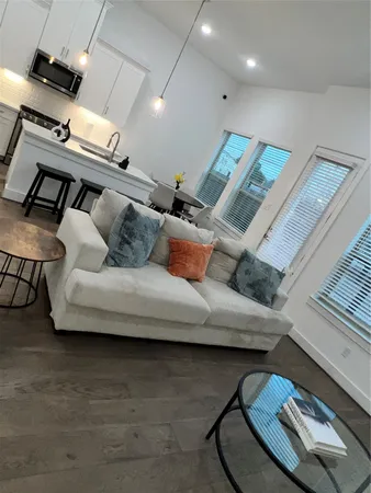 $2,500 | 308 Queen Sude Lane, Houston, TX 77091