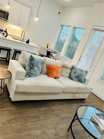 $2,500 | 308 Queen Sude Lane, Houston, TX 77091