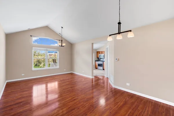 $380,000 | 160 Fairfield Lane, Carol Stream, IL 60188