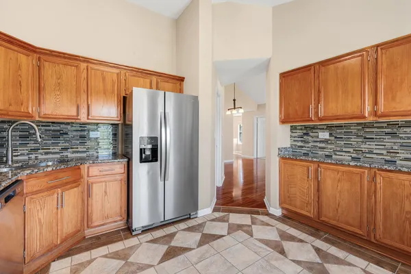 $380,000 | 160 Fairfield Lane, Carol Stream, IL 60188
