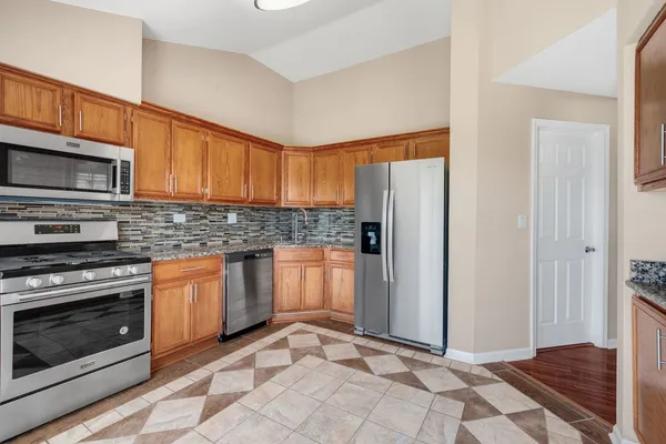 $380,000 | 160 Fairfield Lane, Carol Stream, IL 60188