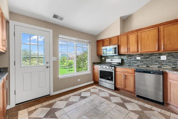 $380,000 | 160 Fairfield Lane, Carol Stream, IL 60188