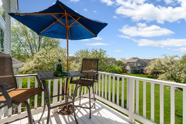 $380,000 | 160 Fairfield Lane, Carol Stream, IL 60188