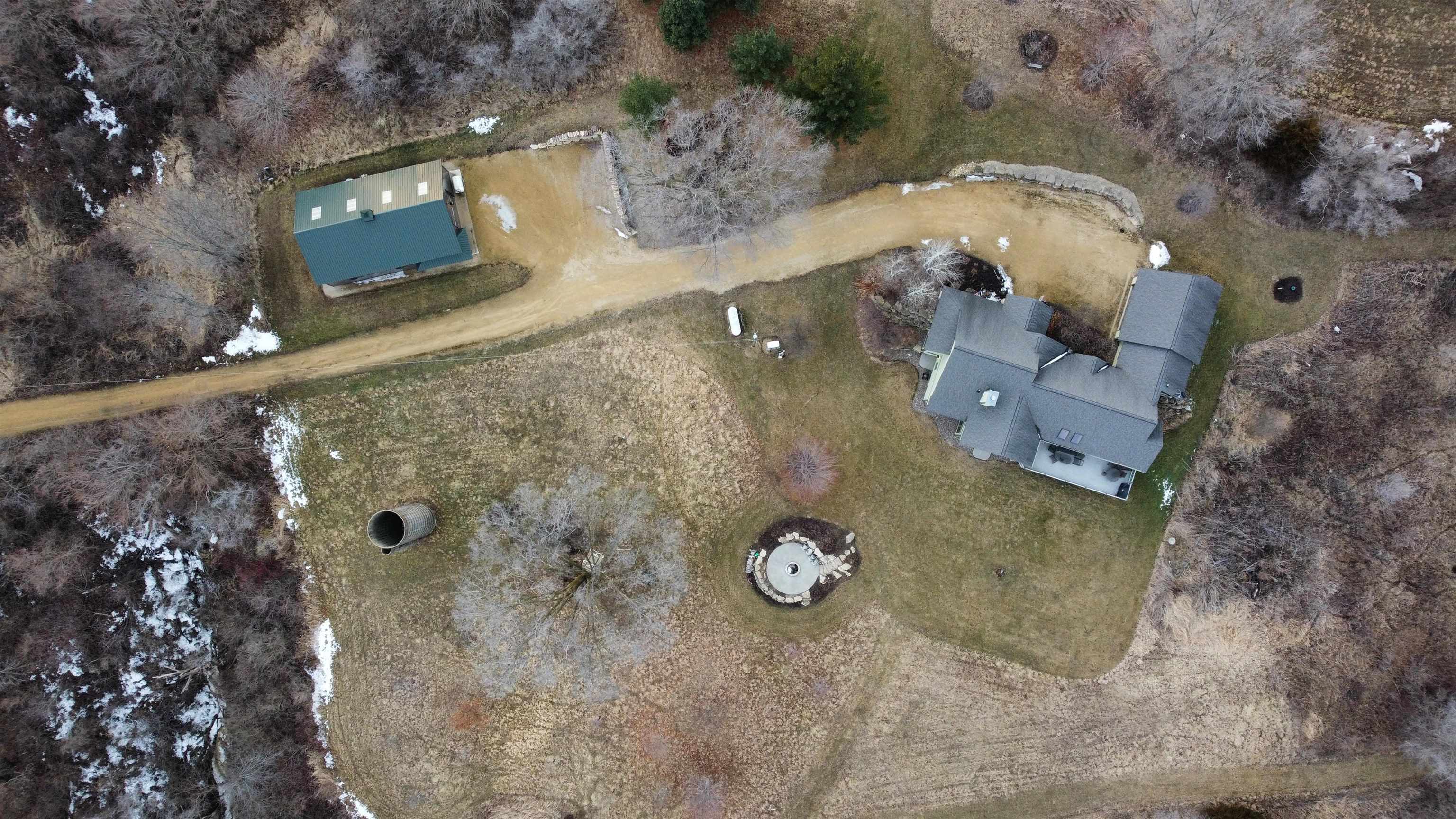 2592 East Liebert Road Elizabeth, IL 61028 - Photo 15 of 20 an aerial view of a house