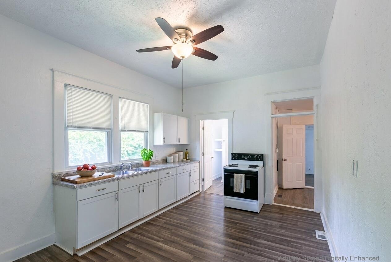 2121 West College Street Springfield, MO 65806 - Photo 4 of 24 2121-w-college-st-bonni-1-12-staging