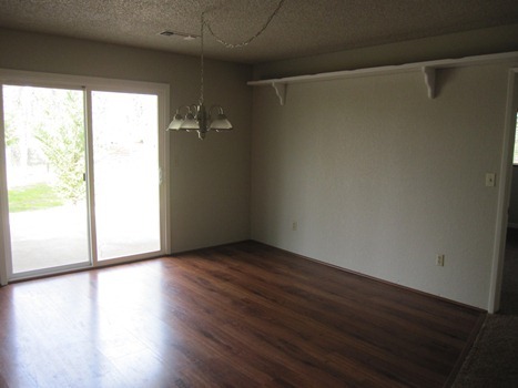 6260 Oasis Road Redding, CA 96003 - Photo 5 of 10 dining room