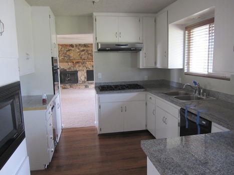 6260 Oasis Road Redding, CA 96003 - Photo 6 of 10 kitchen