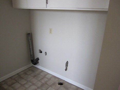 6260 Oasis Road Redding, CA 96003 - Photo 10 of 10 laundry area