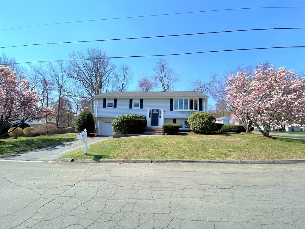 3 Old Farm Road Methuen, MA 01844 - Photo 3 of 30 Gallery Image 3