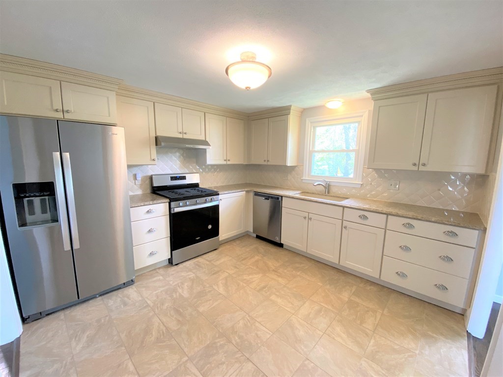 3 Old Farm Road Methuen, MA 01844 - Photo 4 of 30 Gallery Image 4