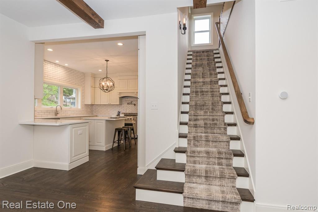 301 Charles Road Rochester, MI 48307 - Photo 13 of 37