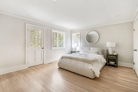 $3,395,000 | 25 White Oak Lane, Southampton, NY 11968