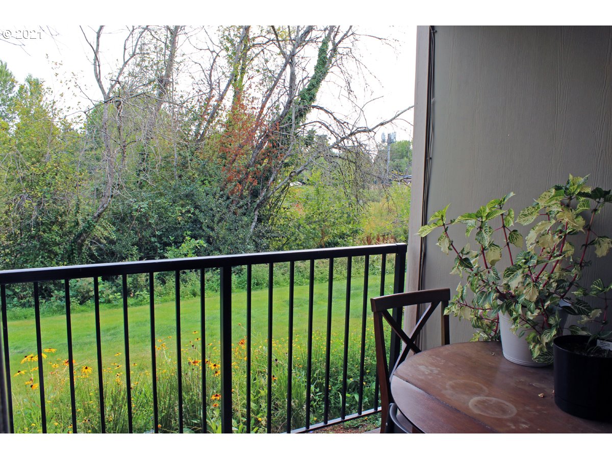 12614 Northwest Barnes Road, Unit 2 Portland, OR 97229 - Photo 17 of 25 Gallery Image 17