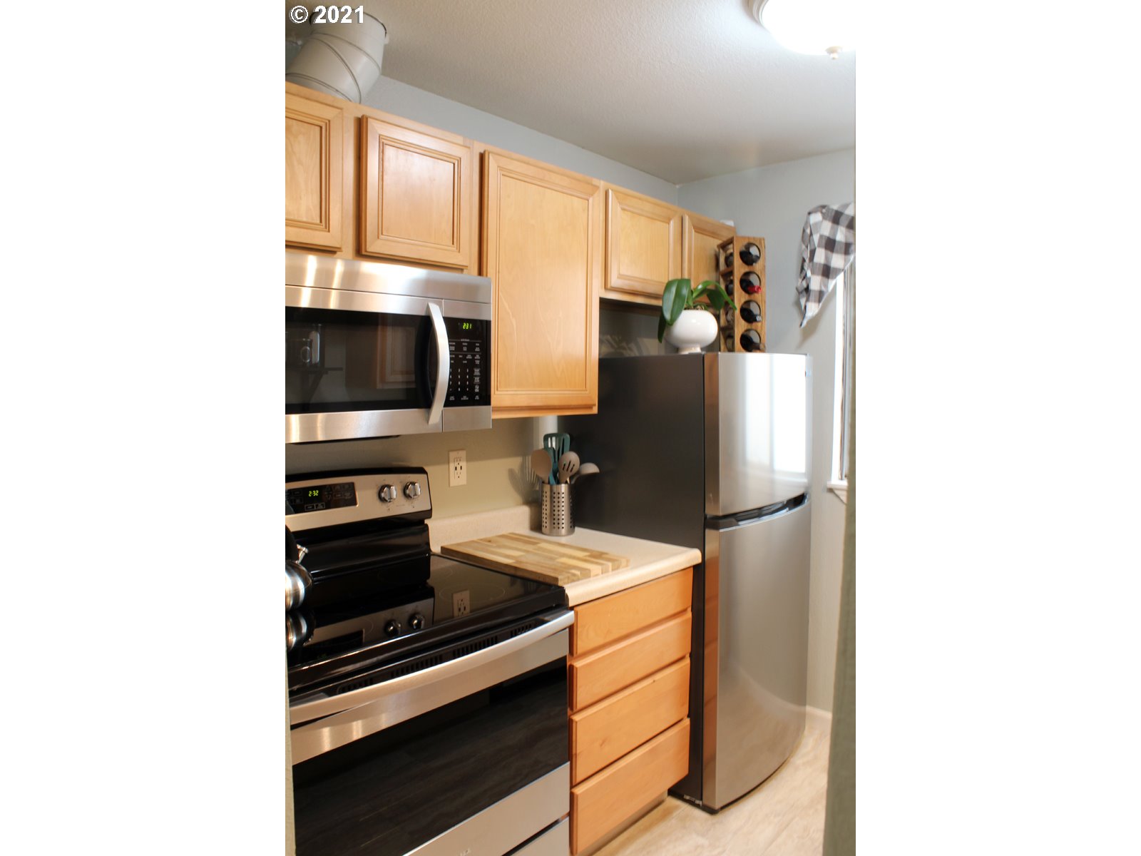 12614 Northwest Barnes Road, Unit 2 Portland, OR 97229 - Photo 7 of 25 Gallery Image 7