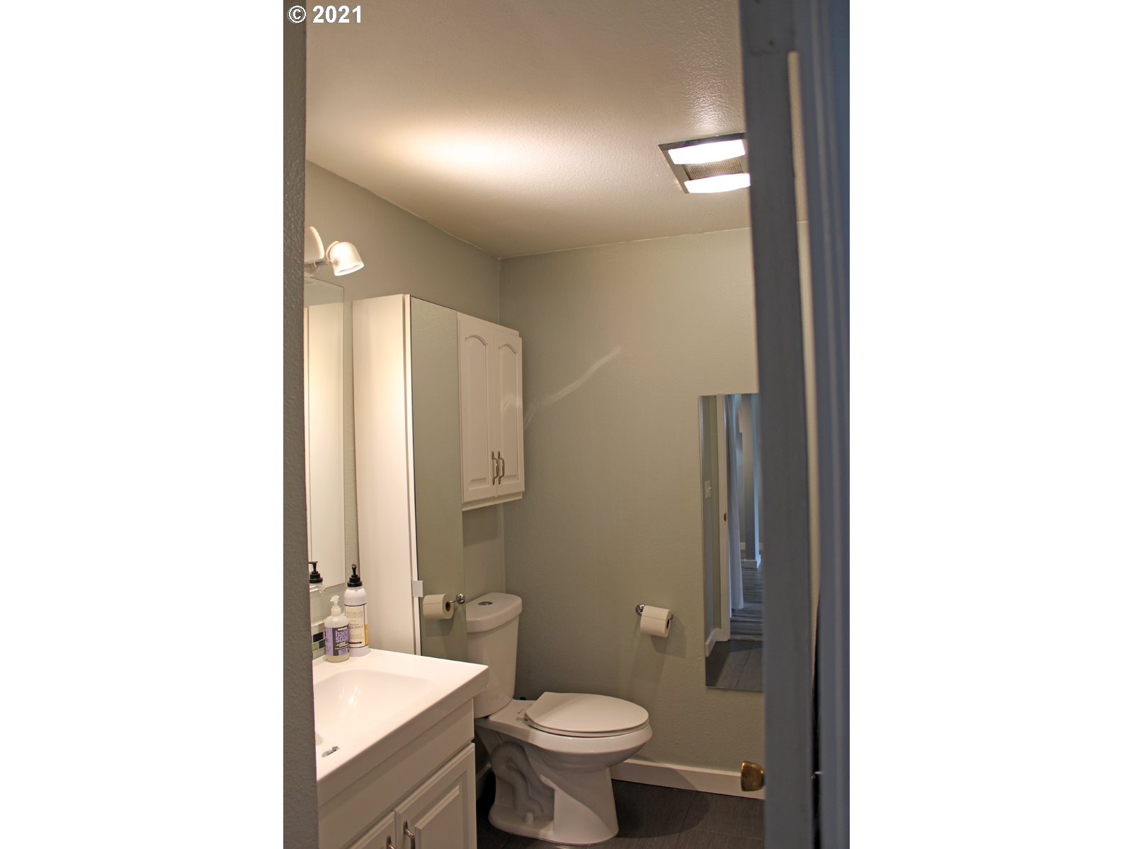 12614 Northwest Barnes Road, Unit 2 Portland, OR 97229 - Photo 9 of 25 Gallery Image 9
