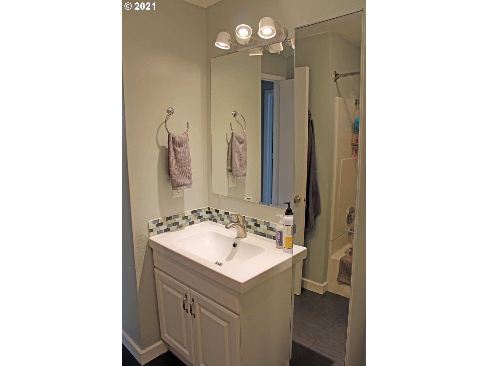12614 Northwest Barnes Road, Unit 2 Portland, OR 97229 - Photo 10 of 25 Gallery Image 10